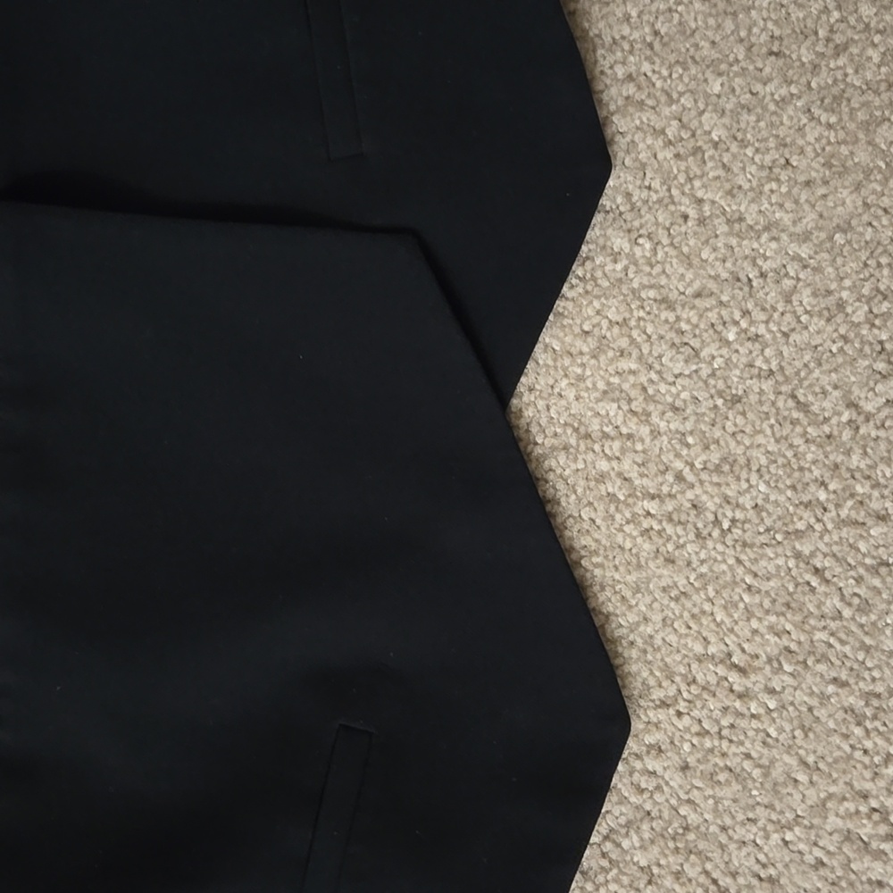 Express V-Shape Tank Top - Picture 3 of 6